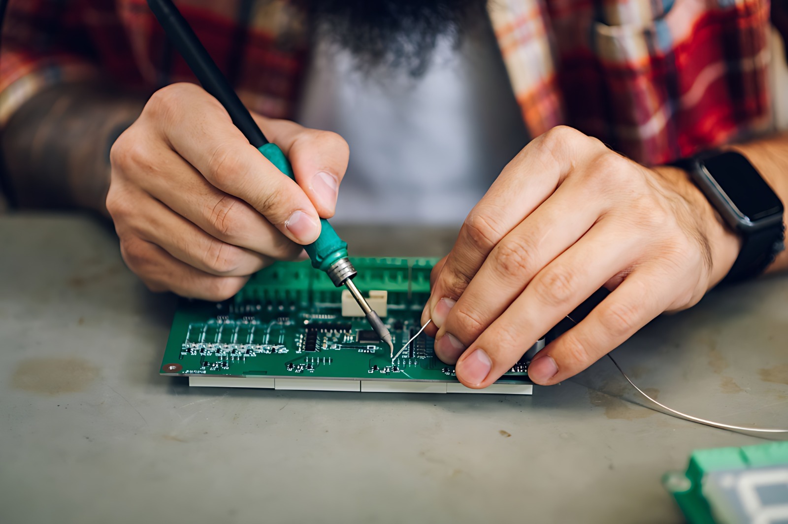 micro-soldering image